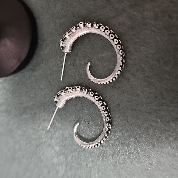Unique Octopus 🐙 Tentacle earrings - Picture 4 of 7